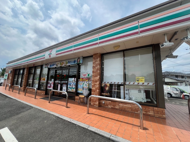 コンビニ　セブンイレブン直方感田店（コンビニ）まで327m