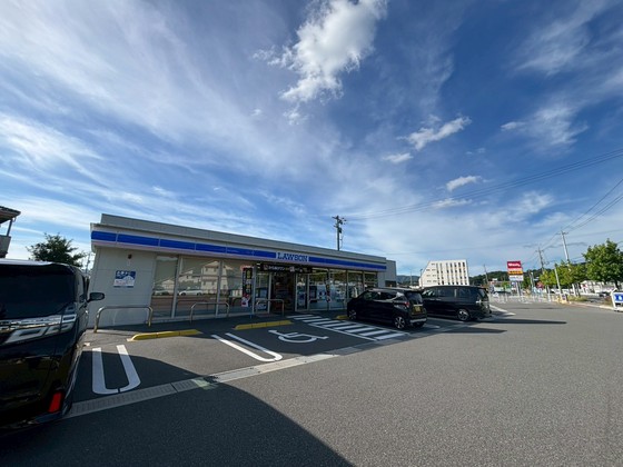 コンビニ　ローソン東広島西条町助実店（コンビニ）まで471m