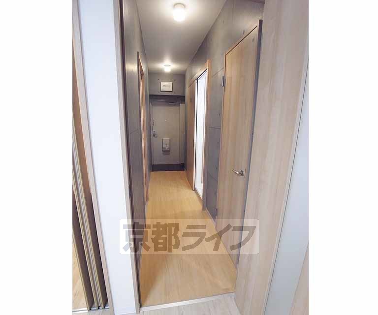 その他部屋・スペース　明るい廊下です