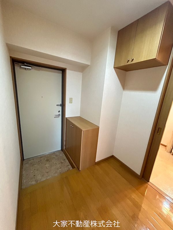 玄関　※入居中につきイメージ。