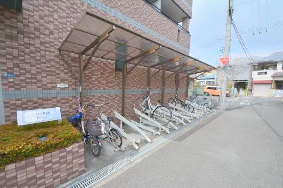 駐車場　あなたの大事な自転車も安心してとめることができますね。