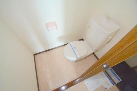 トイレ　清潔感のあるトイレは、誰もがリラックスできる空間です。
