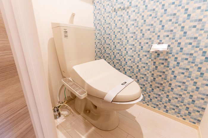 トイレ　落ち着いた色調のトイレです