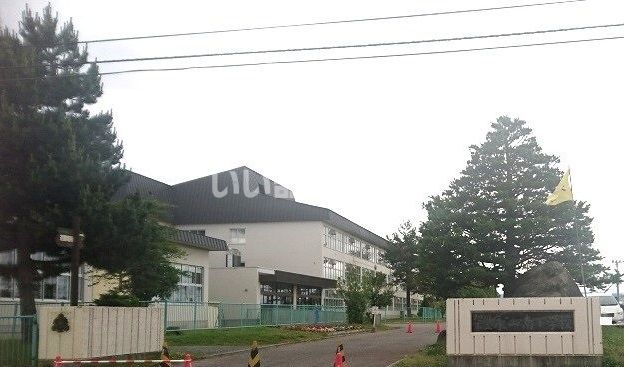 小学校　旭川市立永山南小学校（小学校）まで698m