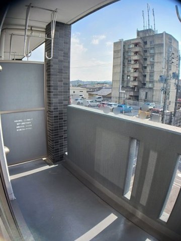 バルコニー　お洗濯にも便利なバルコニー付き