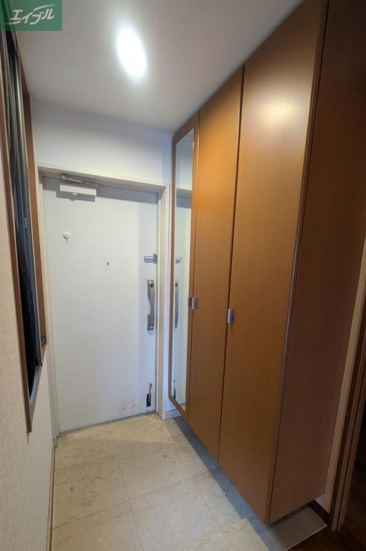 ロイヤルガーデン新屋敷の玄関写真
