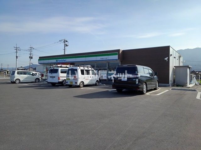 コンビニ　ファミリーマート うきは吉井バイパス店（コンビニ）まで1013m