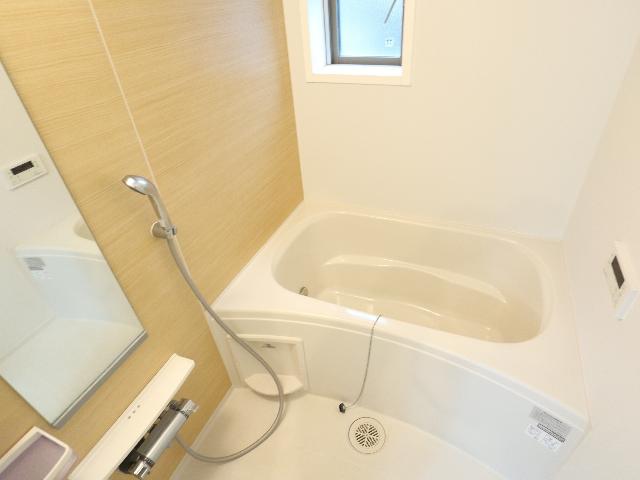 バス・シャワールーム　コンパクトで使いやすいお風呂です
