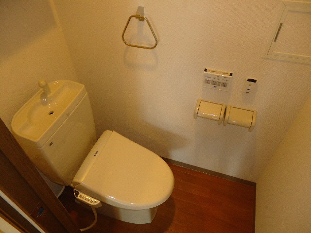 ＪＲ東海道本線 守山駅 徒歩22分 2階建 築16年のトイレ写真