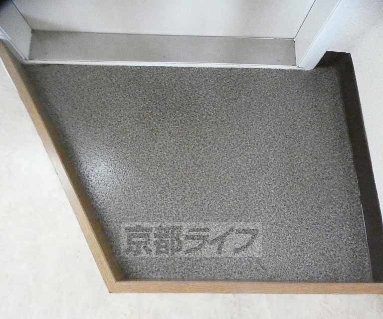 シュール西院の玄関写真