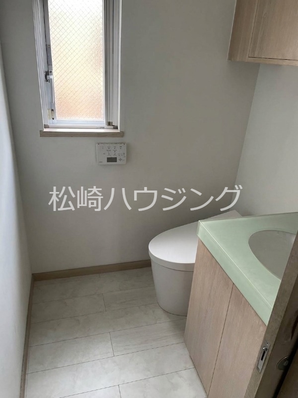 沼袋2丁目27戸建のトイレ写真