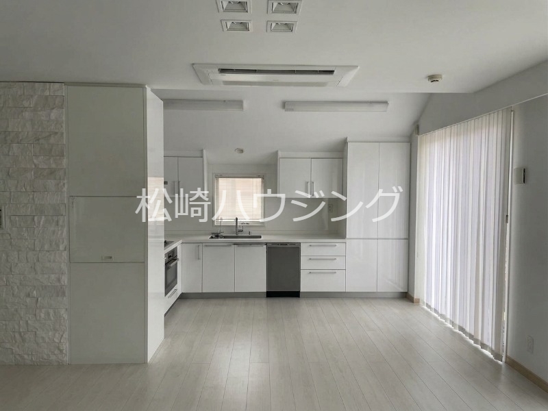 沼袋2丁目27戸建の居間写真