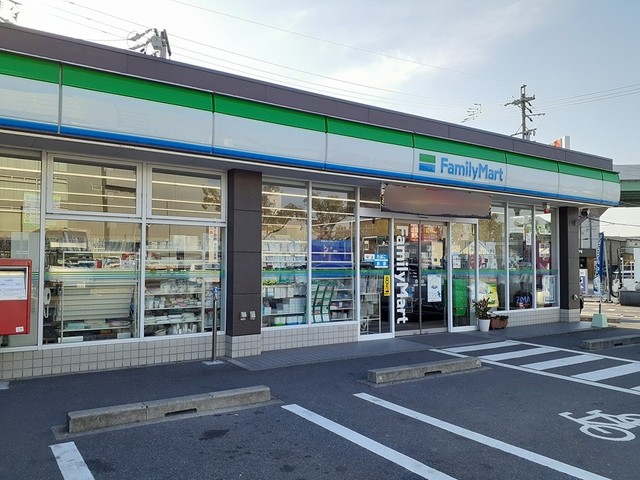 コンビニ　ファミリーマート名南星崎店（コンビニ）まで428m