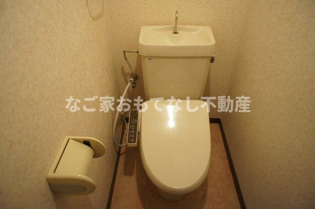 トイレ　※写真は別号室