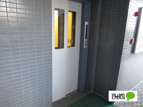 山陽電鉄本線 東二見駅 徒歩13分 8階建 築37年の外観写真