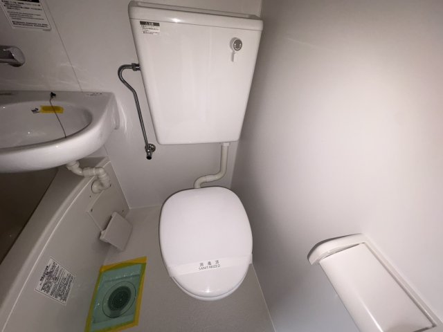 阪急京都線 高槻市駅 徒歩15分 2階建 築48年のトイレ写真
