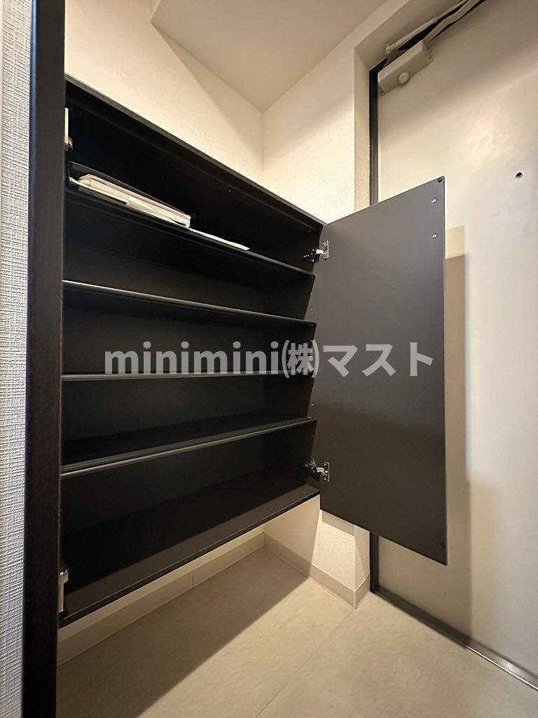 地下鉄谷町線 谷町四丁目駅 徒歩6分 15階建 築13年の玄関写真