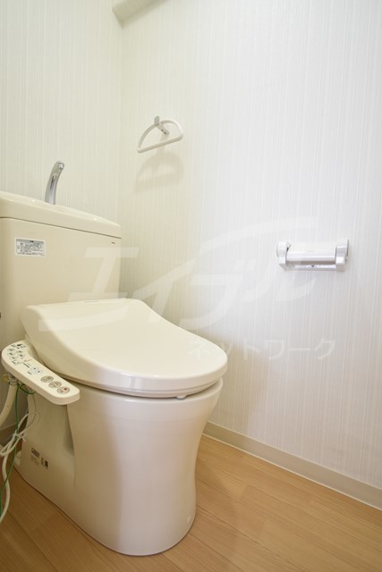 ＪＲ東海道本線 千里丘駅 徒歩11分 4階建 築49年のトイレ写真