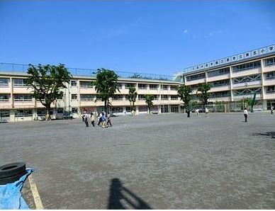 小学校　三鷹市立第五小学校（小学校）まで153m