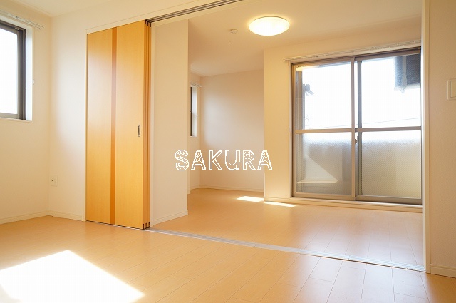 居室・リビング　開放感のあるゆったりとしたお部屋です♪