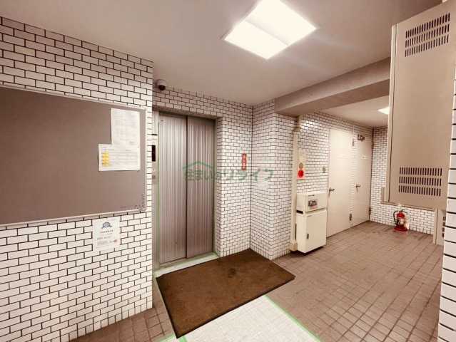 東京メトロ千代田線 代々木公園駅 徒歩7分 7階建 築42年の外観写真