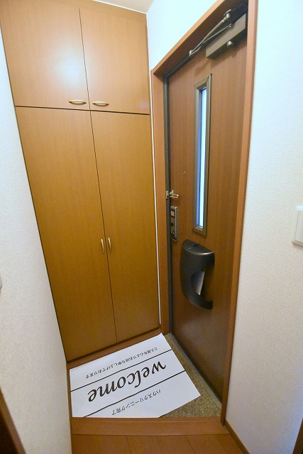 ウィルモア A棟の玄関写真