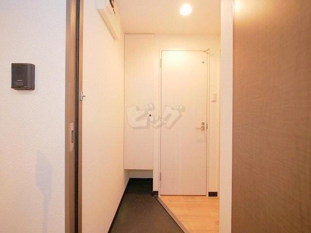 玄関　明るい居間で気持ちまで明るくなりますね！