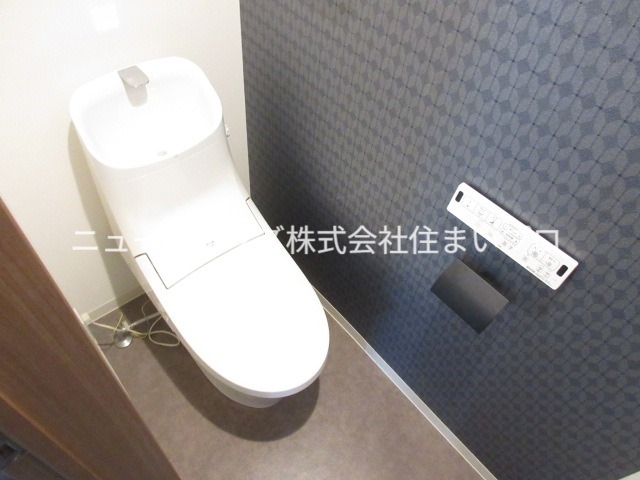 京阪本線 寝屋川市駅 徒歩10分 3階建 築8年のトイレ写真