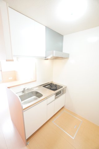 キッチン　※同物件・反転タイプの写真です。