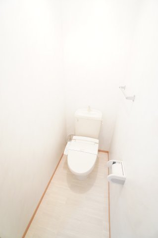 トイレ　※同物件・反転タイプの写真です。