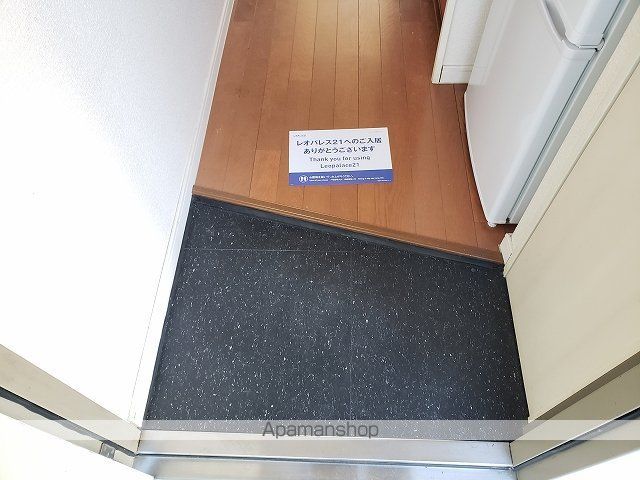 レオパレスパークサイド青葉の玄関写真