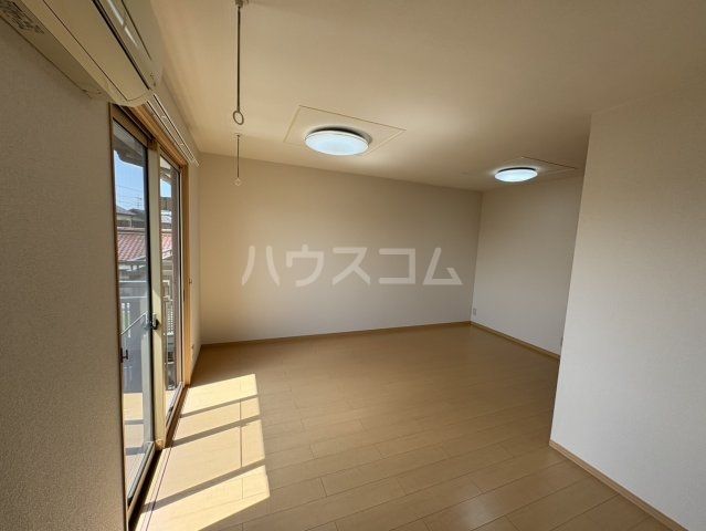 トゥインクルコート城山IIの居間写真