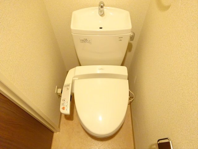 京王線 代田橋駅 徒歩10分 8階建 築20年のトイレ写真