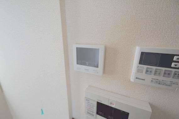 セキュリティ　TVモニターホンで来客が誰か確認してから開けて下さいね