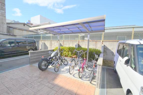 駐車場　あなたの大事な自転車も安心してとめることができますね。