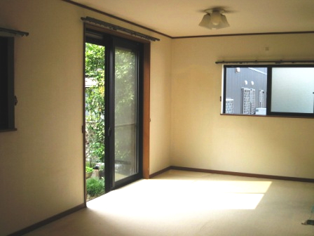 ＪＲ宇都宮線 蓮田駅 徒歩15分 2階建 築25年の居間写真