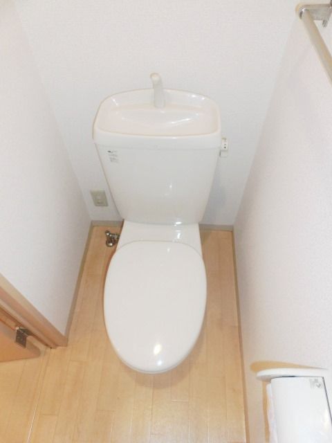 トイレ　トイレはシンプルですね。