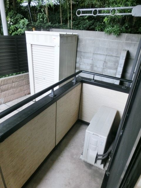 バルコニー　洗濯物も干せますね。