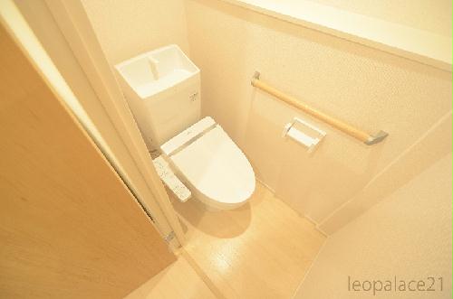 トイレ　実際のお部屋と異なる場合がございます。