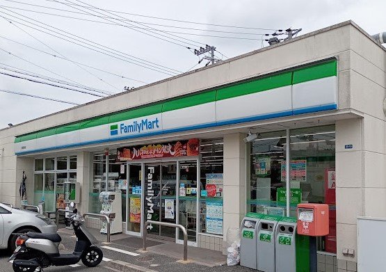 コンビニ　ファミリーマート　大津黒津店（コンビニ）まで1721m