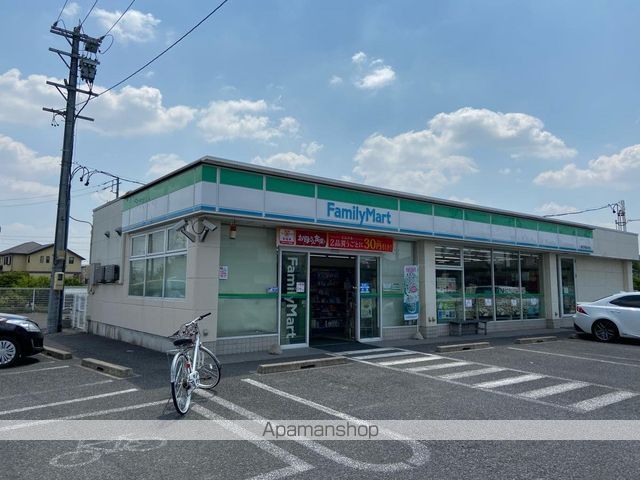 コンビニ　ファミリーマート（コンビニ）まで600m