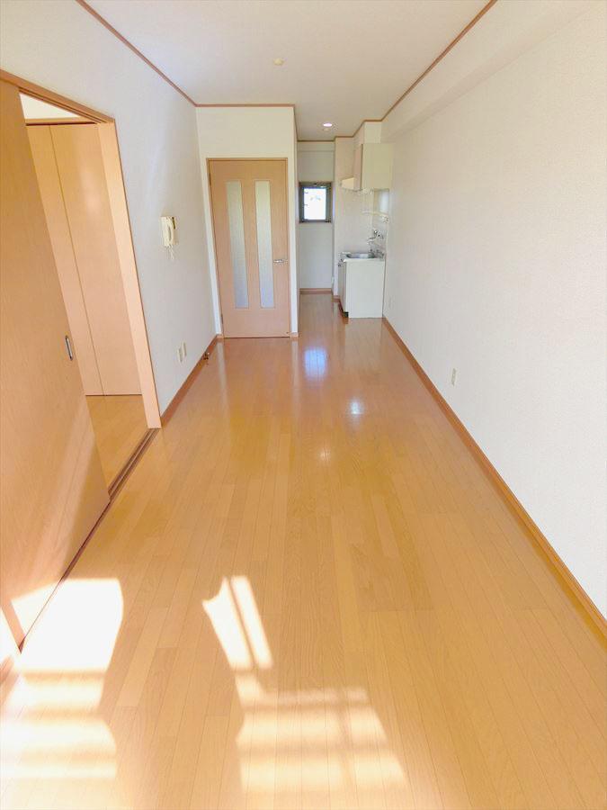 玄関　同じ間取りの別部屋の写真です。