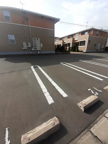 駐車場　駐車場があるので、車を買う予定の方も安心です