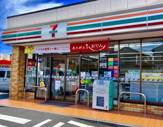 コンビニ　セブンイレブン大田区西糀谷4丁目店（コンビニ）まで208m