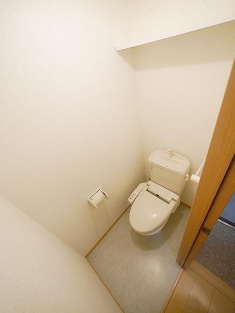 トイレ　★清潔感のある温水洗浄器付きのトイレです★