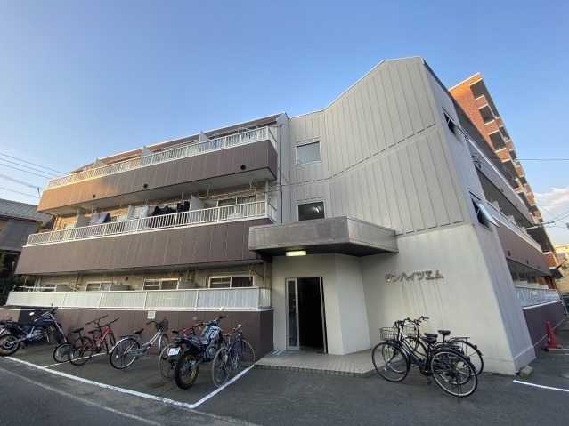 福岡市中央区鳥飼のマンションの建物外観