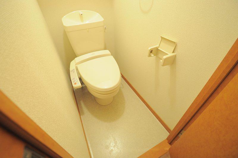 トイレ　ウォシュレット付き