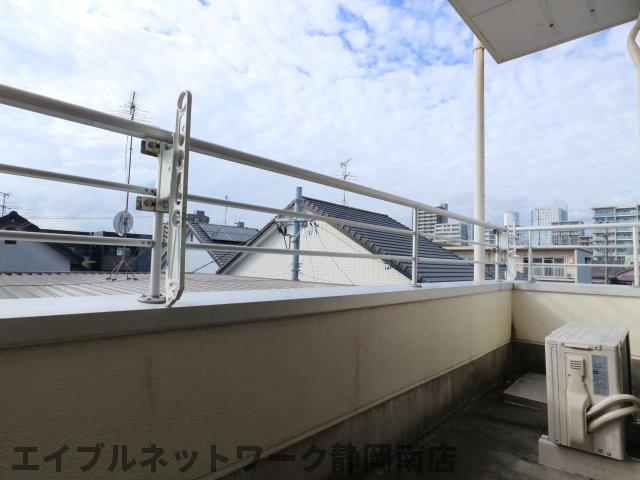 【静岡市駿河区大坪町のマンションのバルコニー】