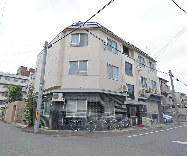 京都市北区大将軍南一条町のマンションの建物外観