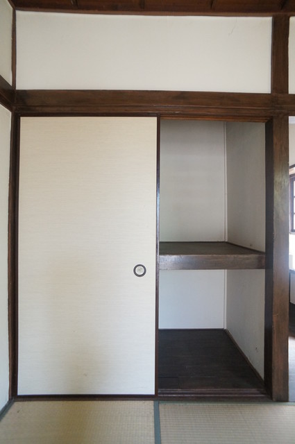 収納　昔ながらの押入タイプは奥行があるので、収納らくらく♪